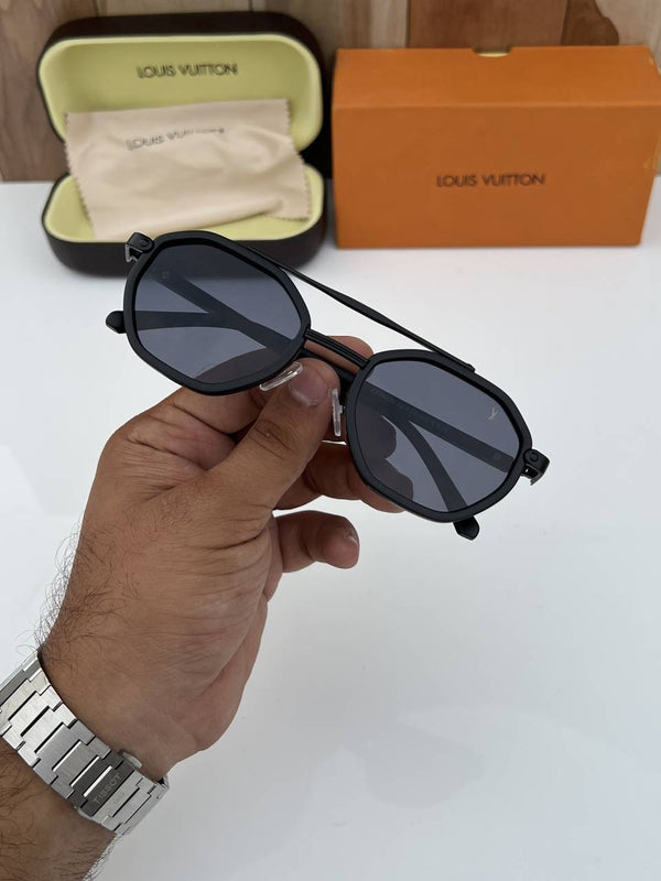 Louis Vuitton_98336_black