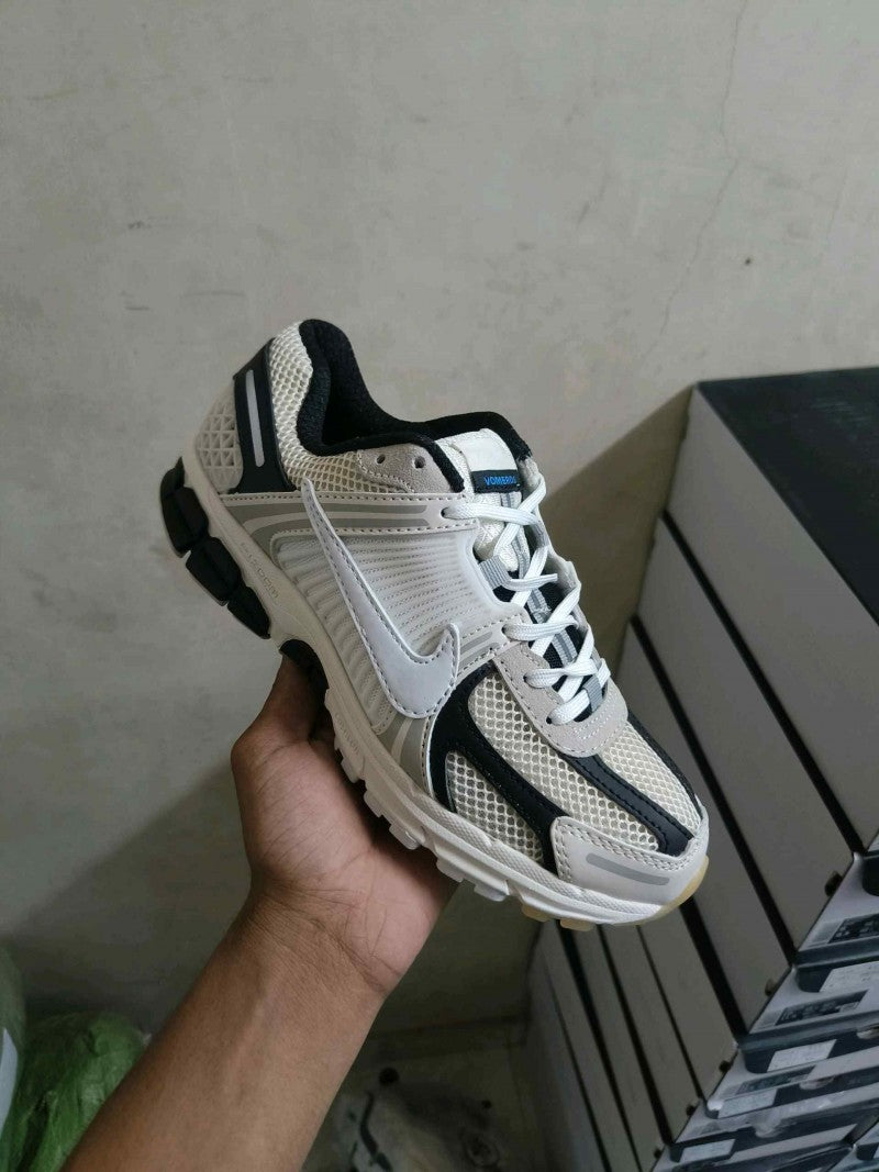 Nike Air Zoom Vomero 5 Supersonic 2562