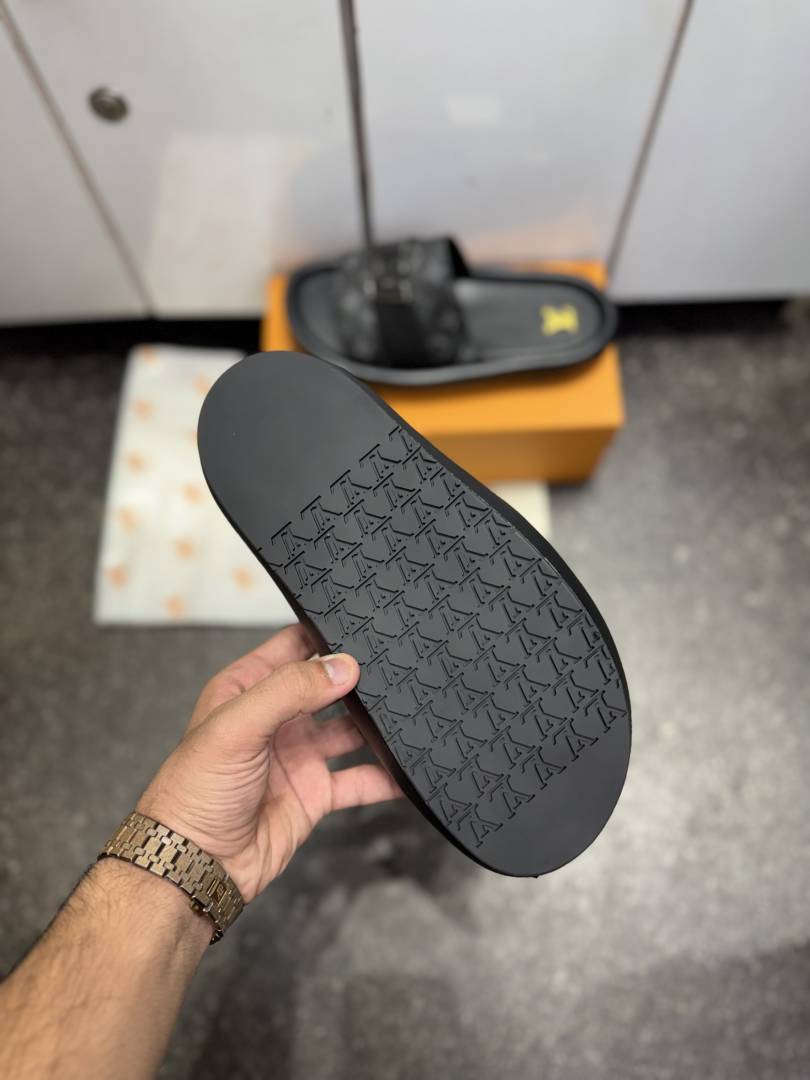 Louis Vuitton LV LOGO PREMIUM SLIDE BLACK GREY 008