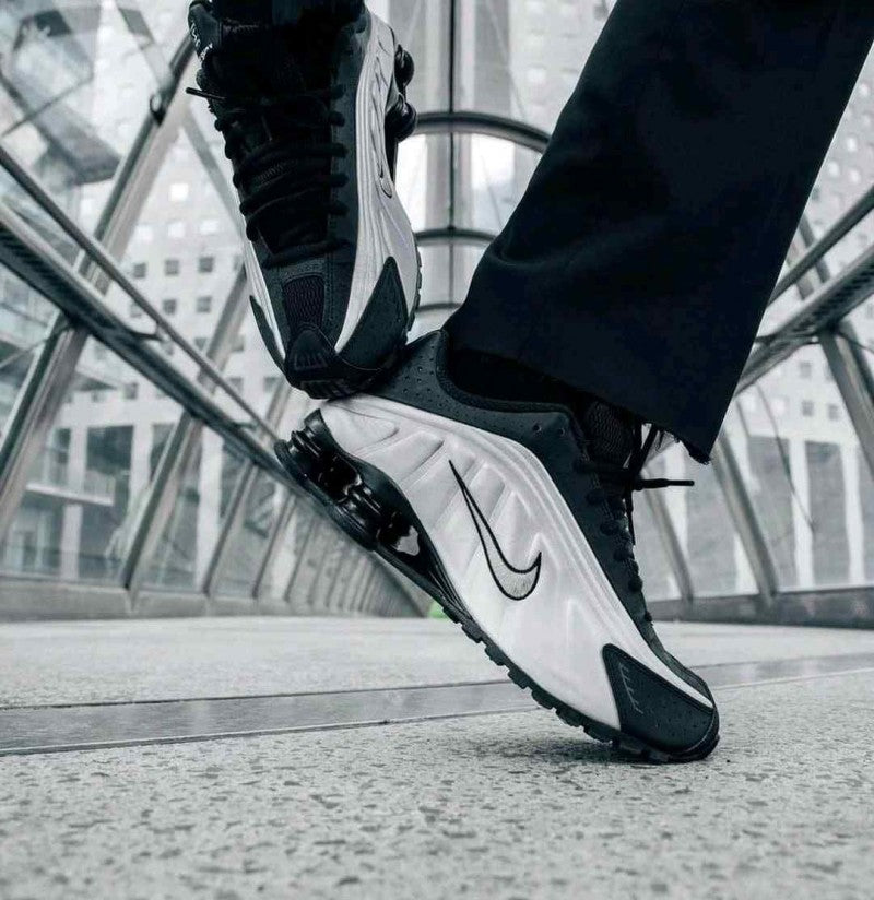 Nike_ shox_R4_preto_prata
