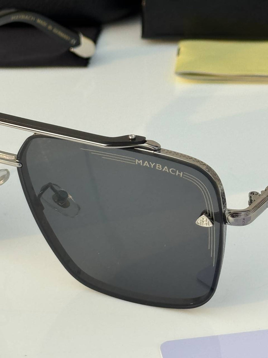 Maybach_72273_silver_black