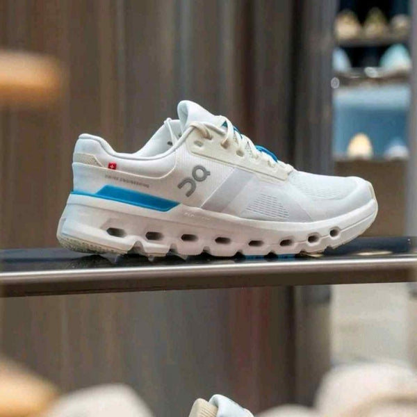 on cloudrunner 2 white horizon