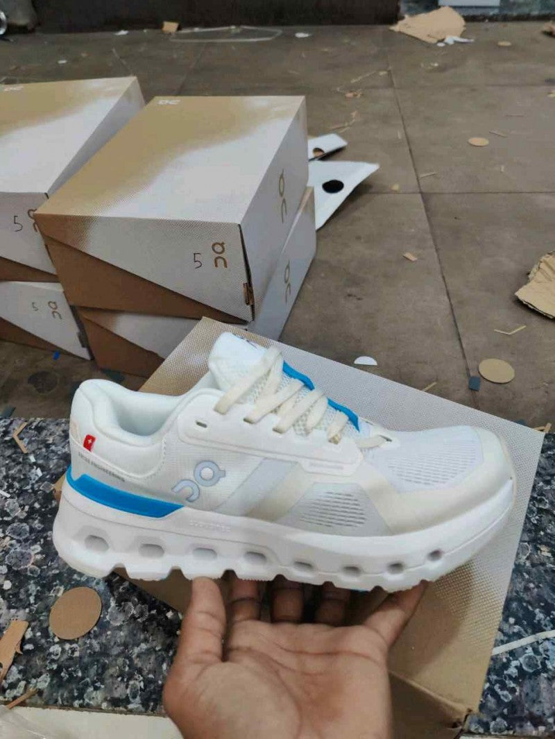 on cloudrunner 2 white horizon