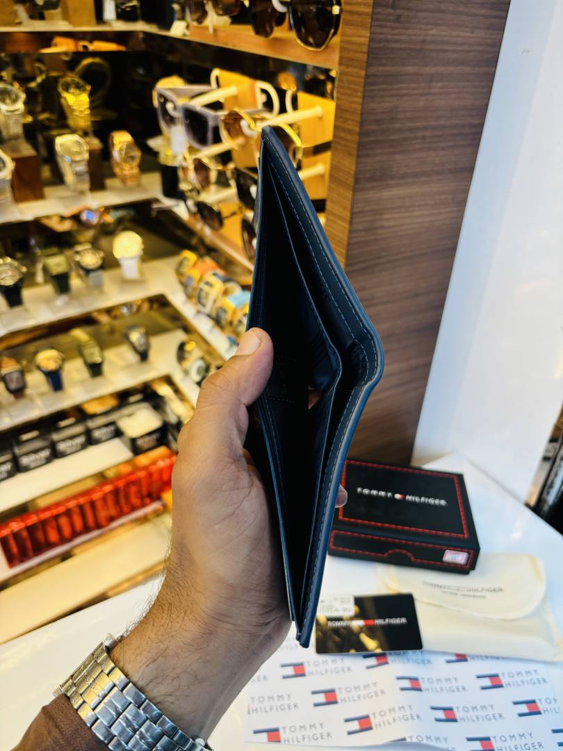 102 TOMMY HILFIGAR PREMIUM QUALITY WALLET