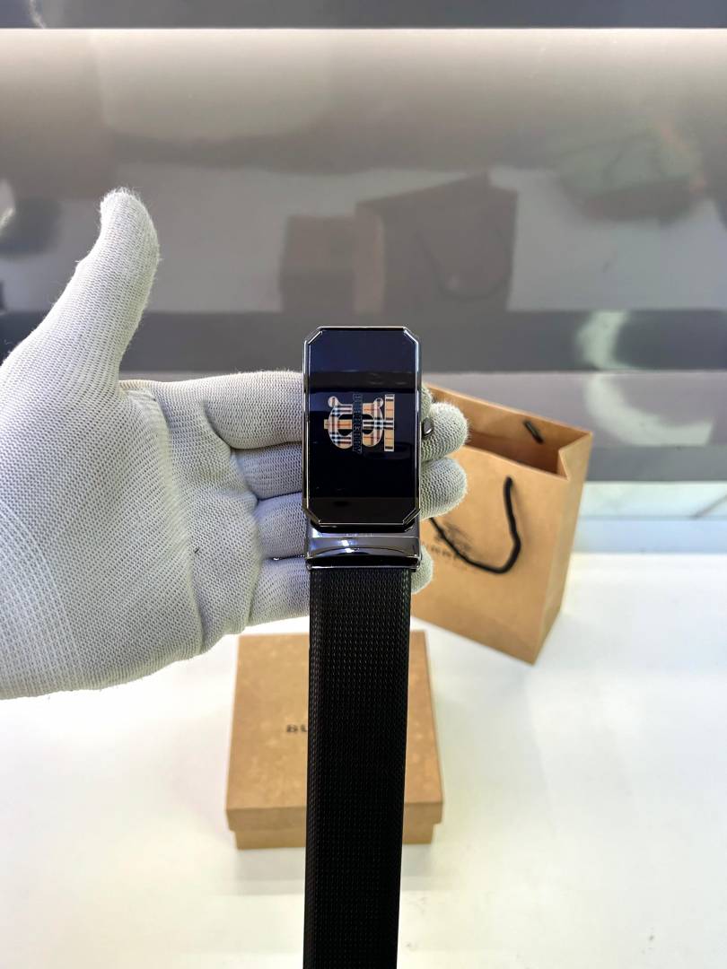 Burberry Auto Lock Black Fa 200