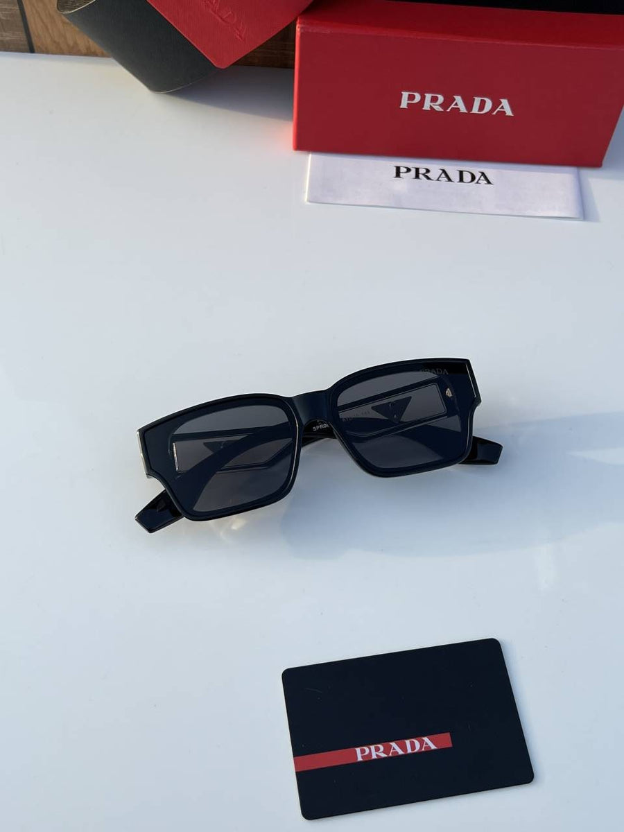 Prada_899_glossy_black