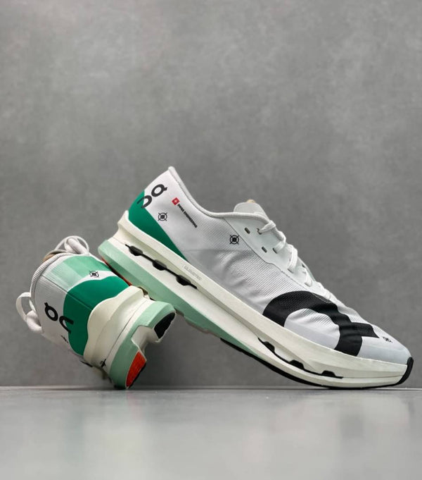 On CloudBoom Echo 3 White Green