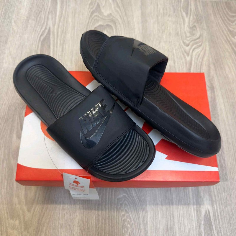 Nike Victori One All Black Flip-Flop