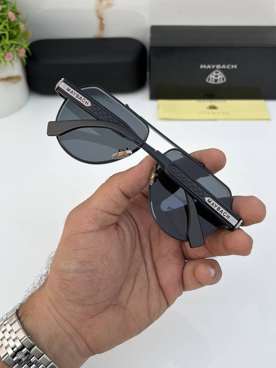 Maybach_72395_black_silver