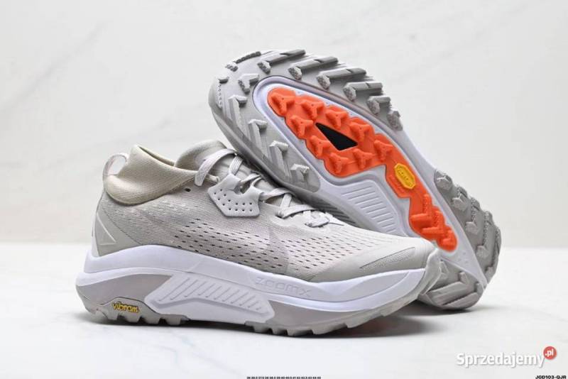 ACG Zegma Trail Cream Running shoes