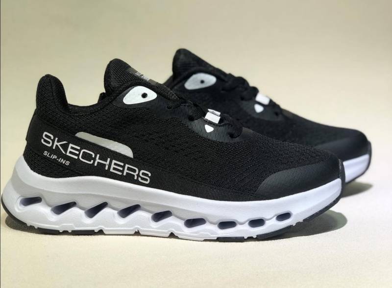 Skechers Max Cushioning Glide-Step - A Slip-ins running shoes