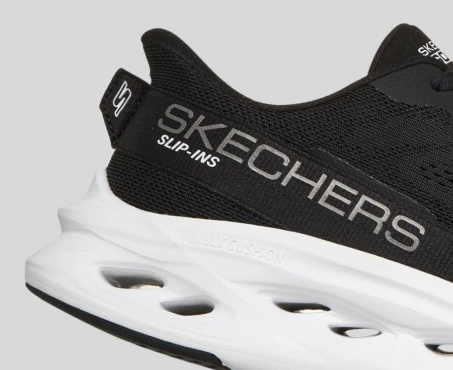 Skechers Max Cushioning Glide-Step - A Slip-ins running shoes