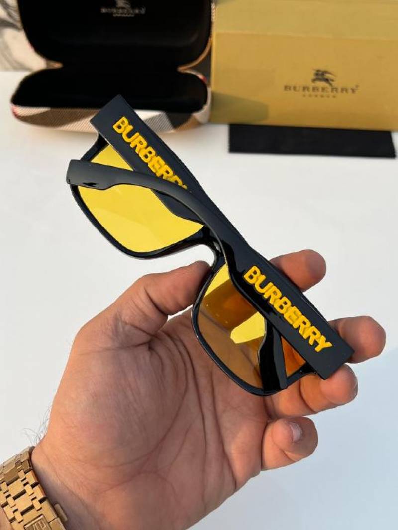 Burberry_69019_yellow