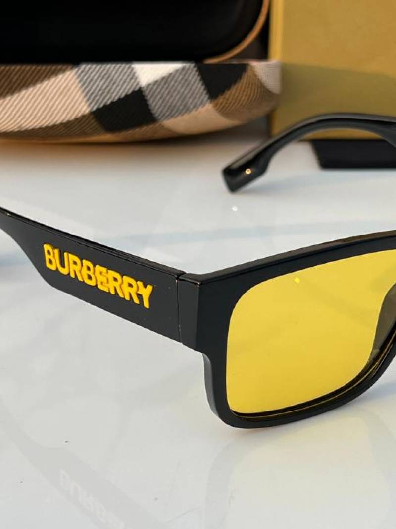 Burberry_69019_yellow