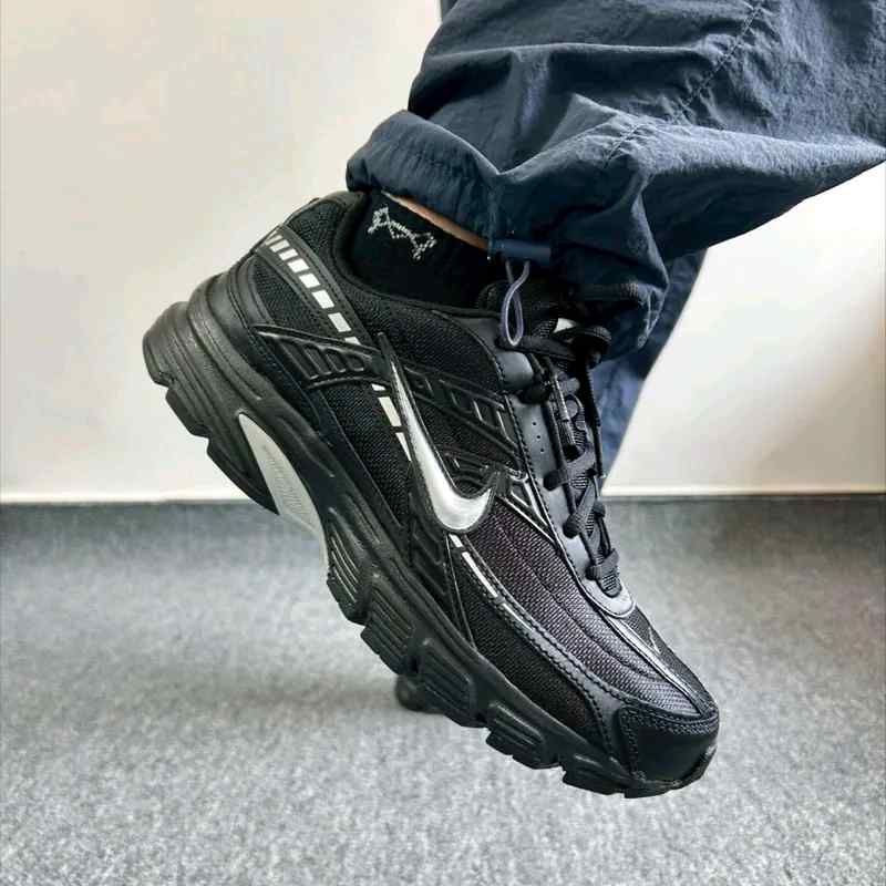Nike Initiator Black Grey Silver