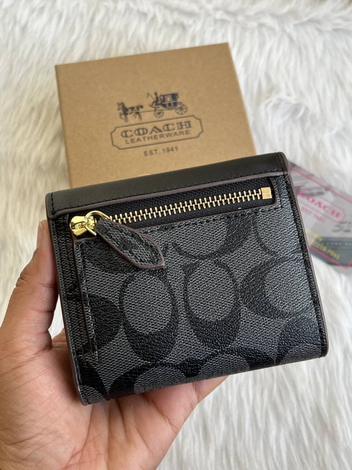 Coach_115_Trifold_Wallet_With_OriginalBox_DustCover_Card style idea