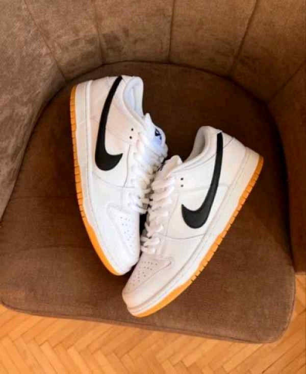 Nike sb dunk low white gum