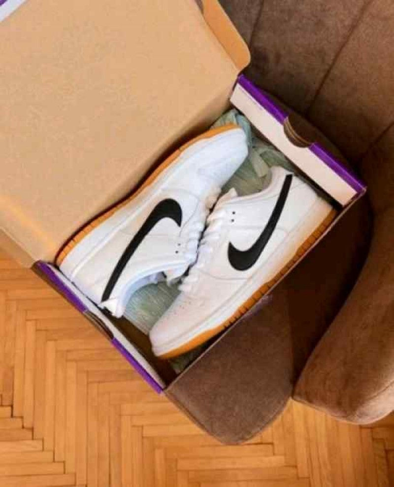 Nike sb dunk low white gum