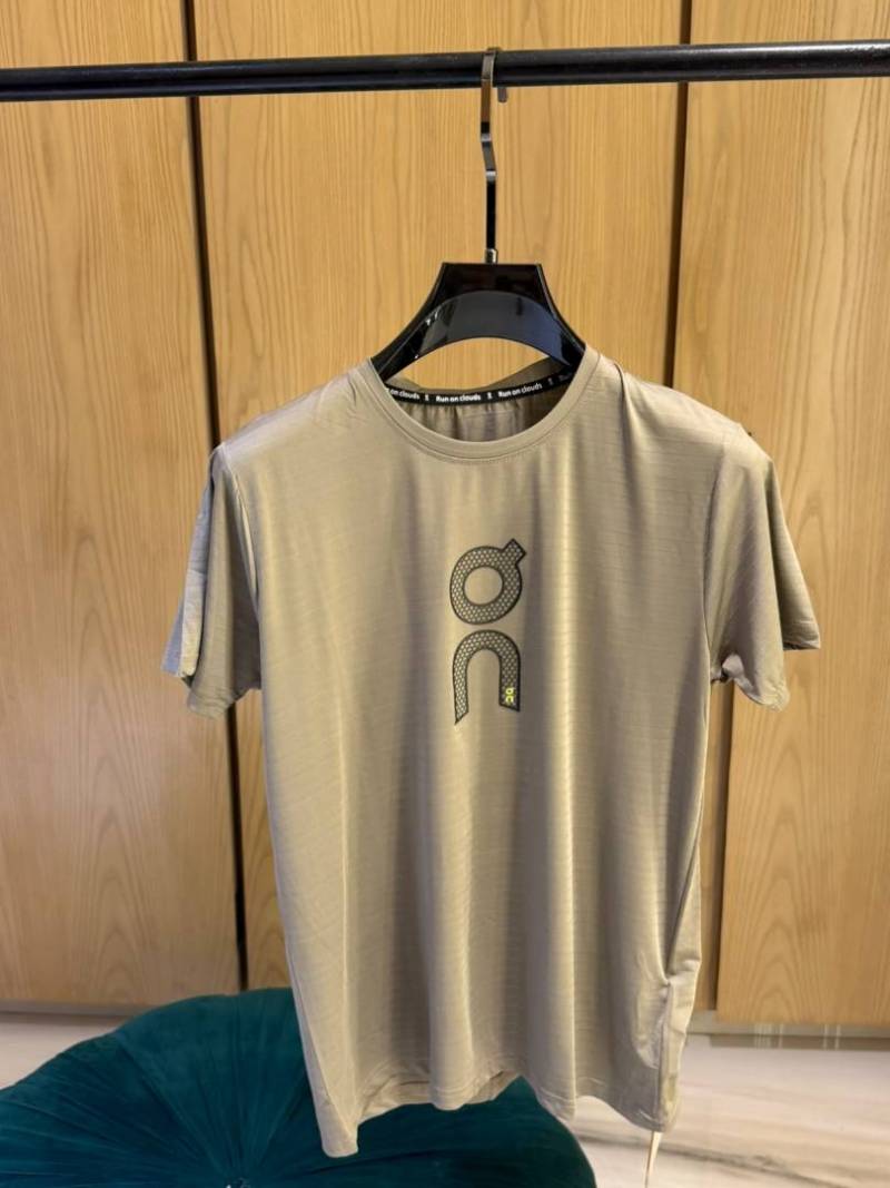 On Cloud IMPORTED STORE ARTICLE T SHIRTx