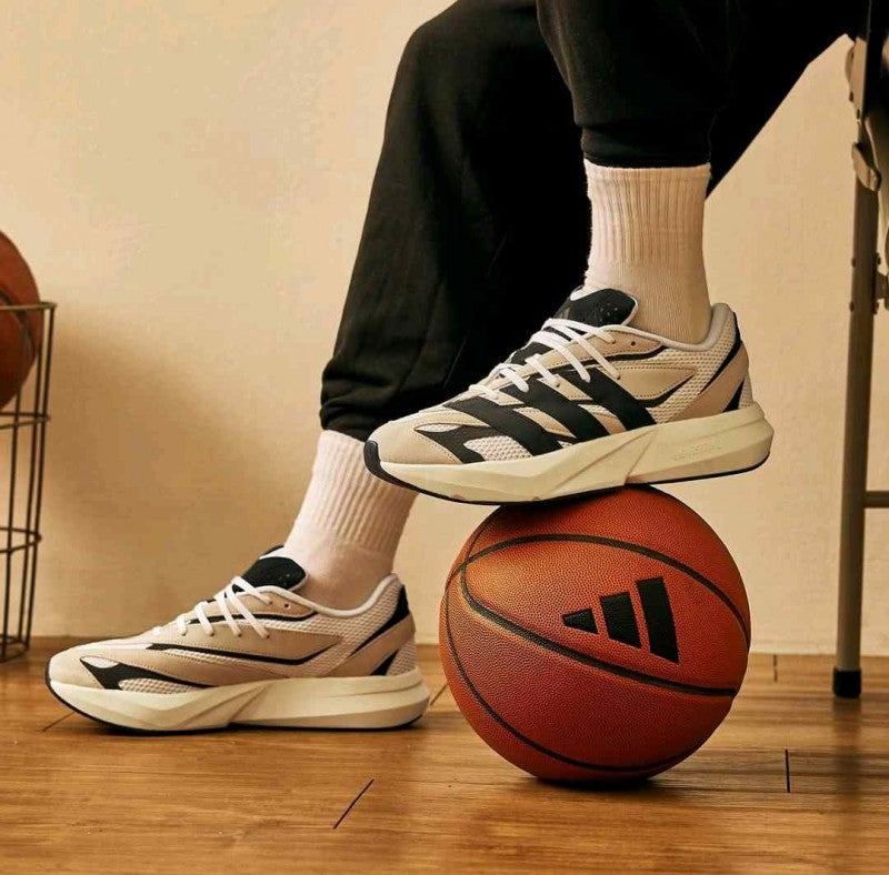 Adidas Lightblaze Sneakers Beige