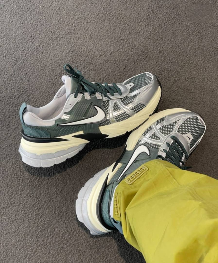 Nike V2K RUN VIBRANT GREEN
