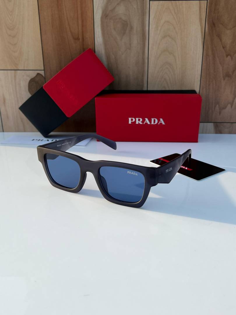 Prada_11_blue