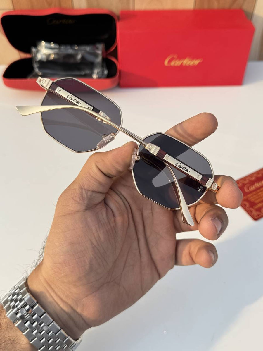 Cartier_4300_gold_black