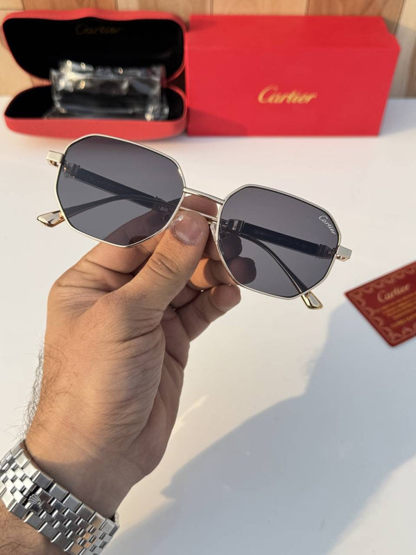 Cartier_4300_gold_black