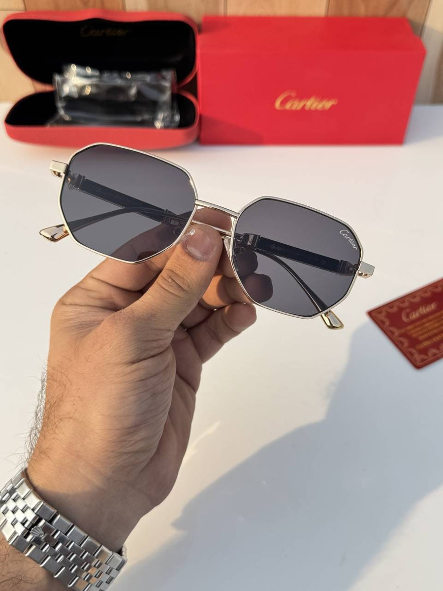 Cartier_4300_gold_black