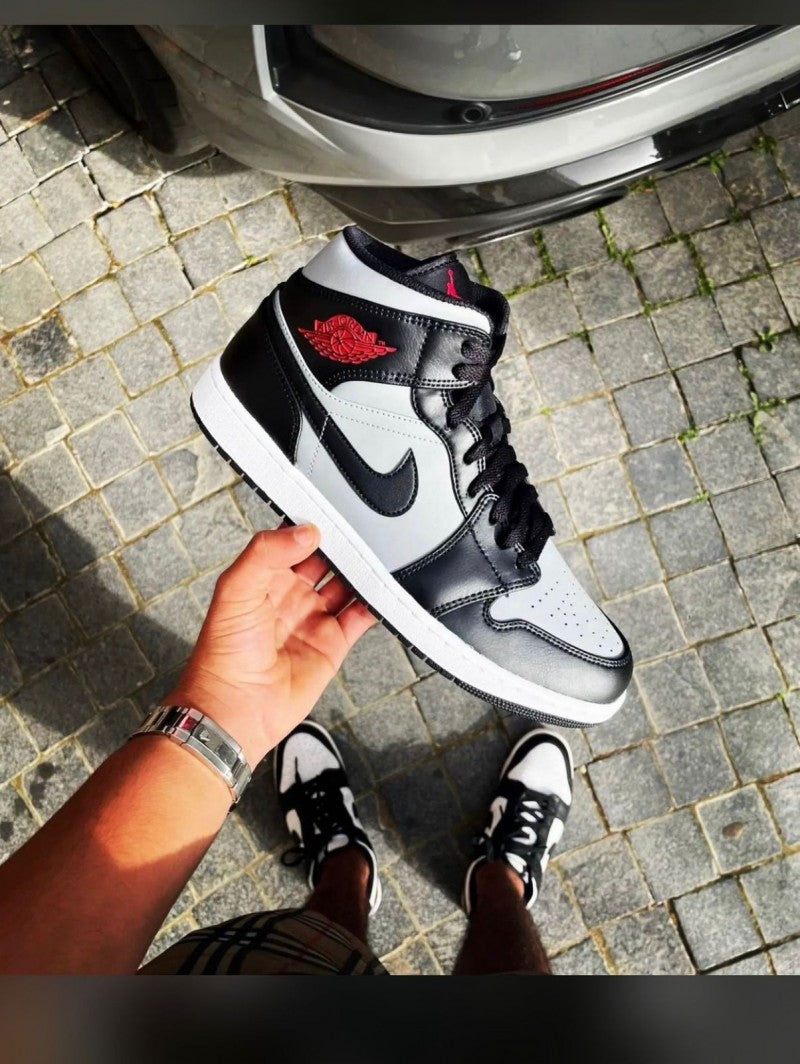 Nike air jordan retro 1 shadow red