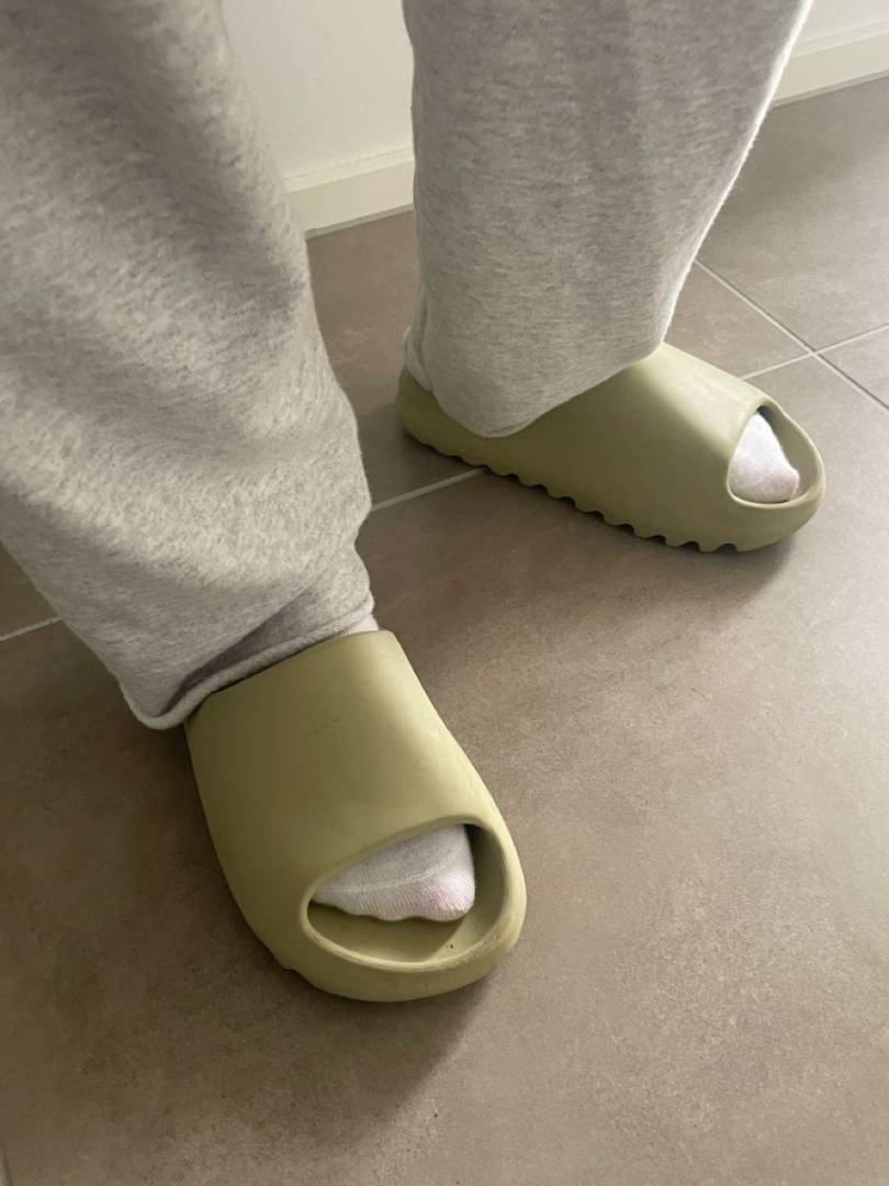 Adidas Yeezy Resin Slides For Women With Original Box