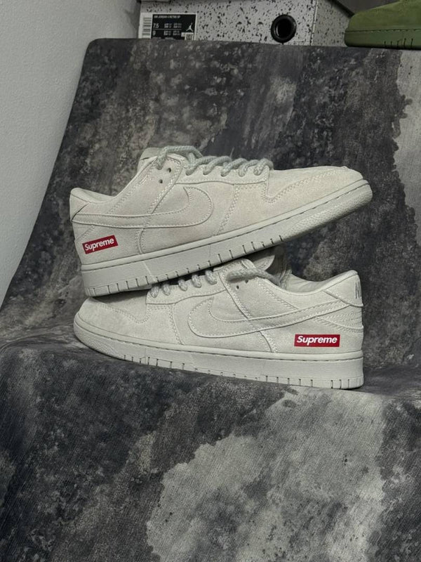 Sb Dunk Low Pro Supreme Light Beige 677