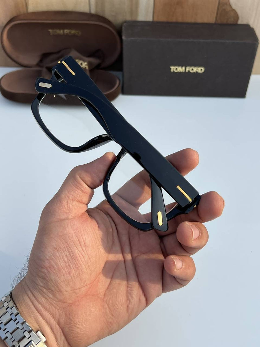 Tomfor 1922 black plano