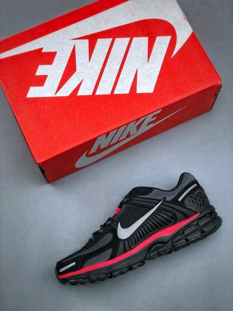 Nike zoom Vomero Bred Black