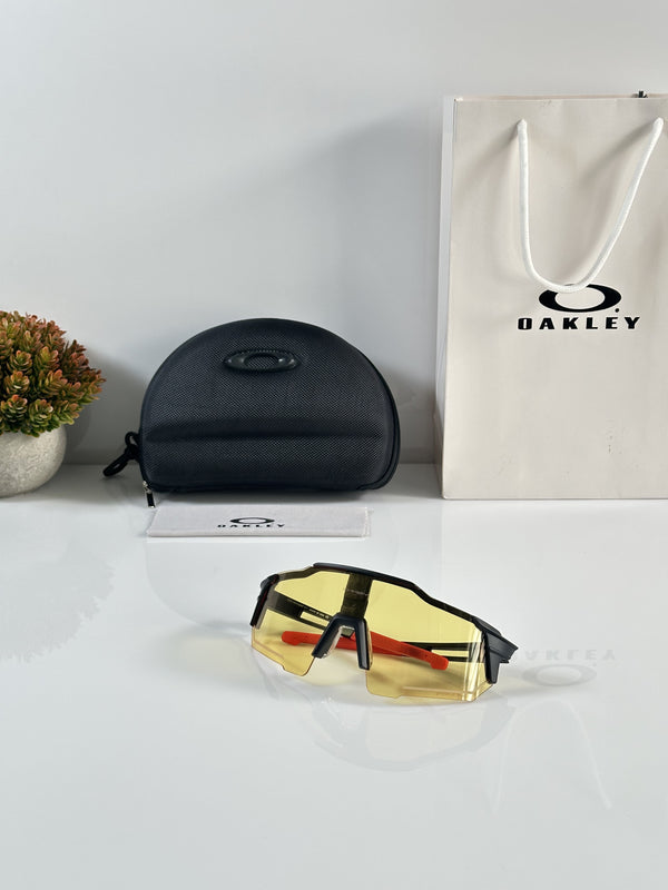 Oakley_668_Black_Yellow