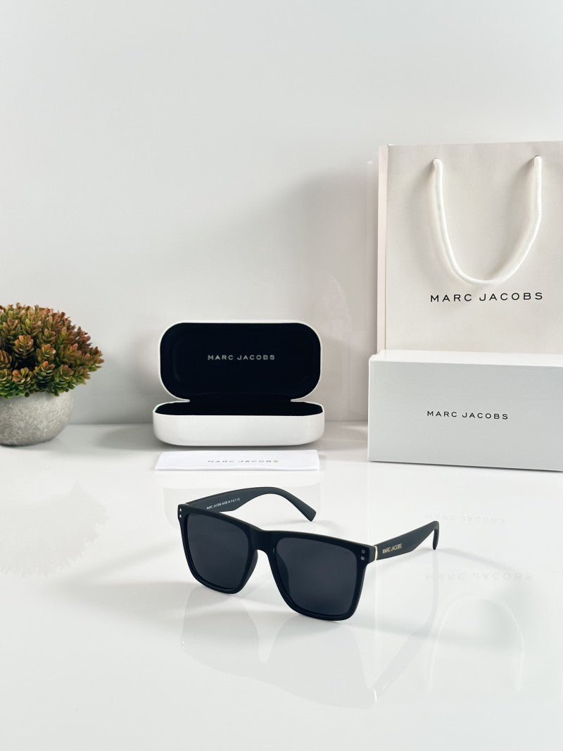Marc Jacobs 6000 Black
