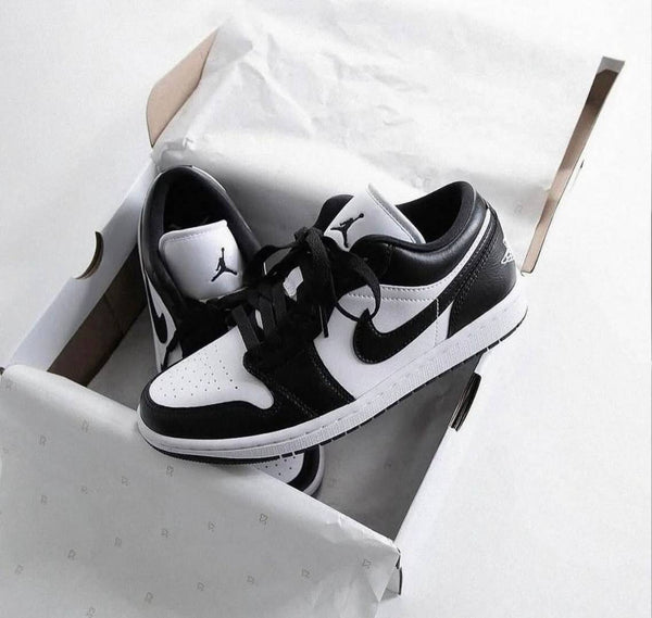 Nike AIR JORDAN 1 LOW PANDA SUEDE