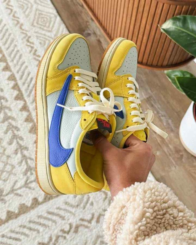 Nike Air jordan retro low x travis scott canary