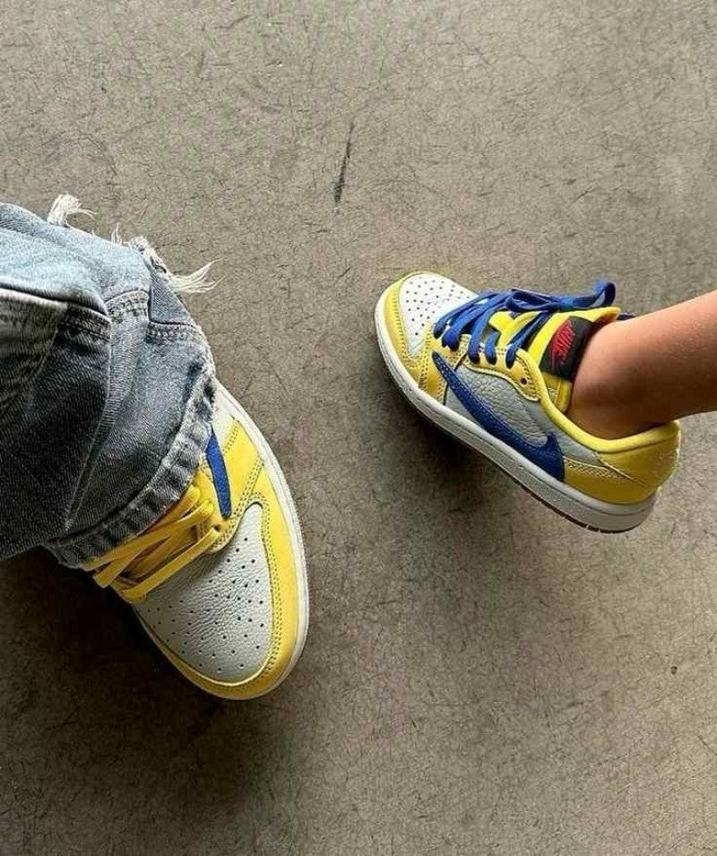 Nike Air jordan retro low x travis scott canary
