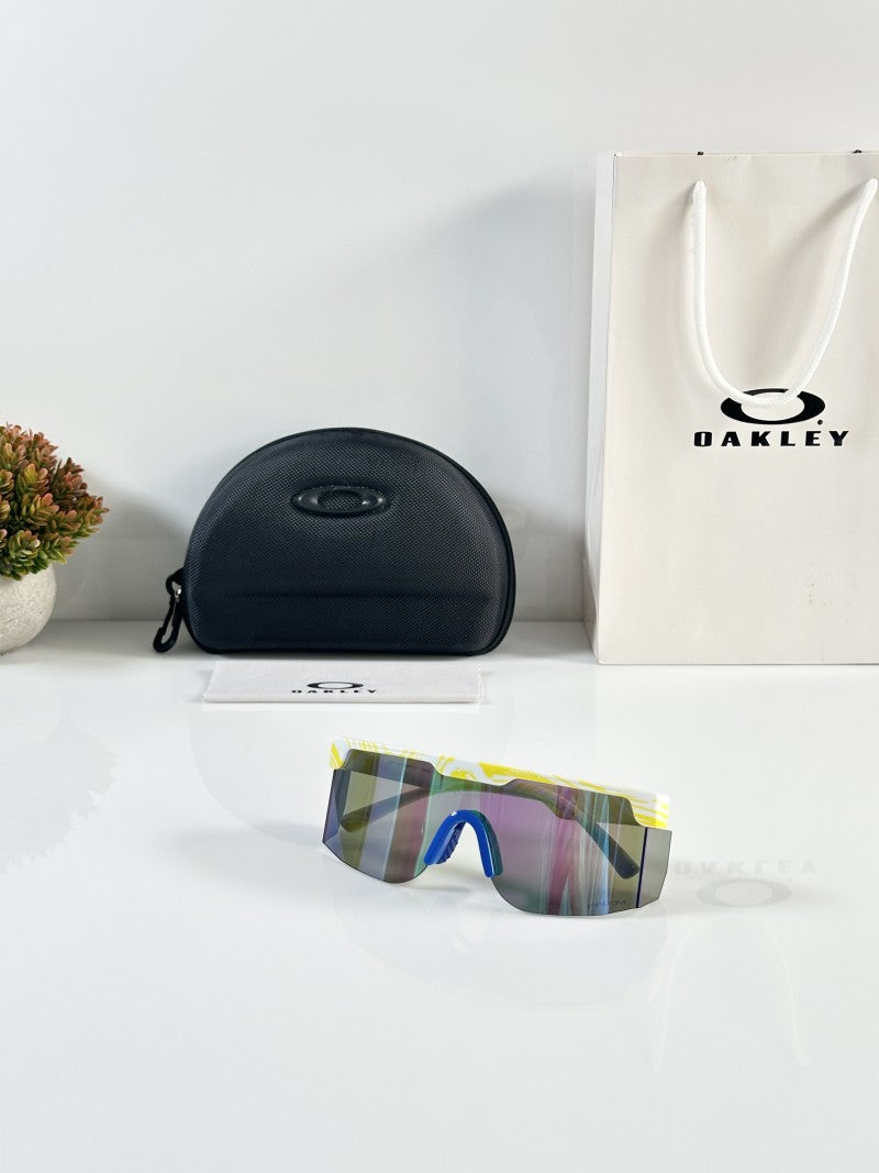 Oakley_9957_Yellow_Blue_Revo
