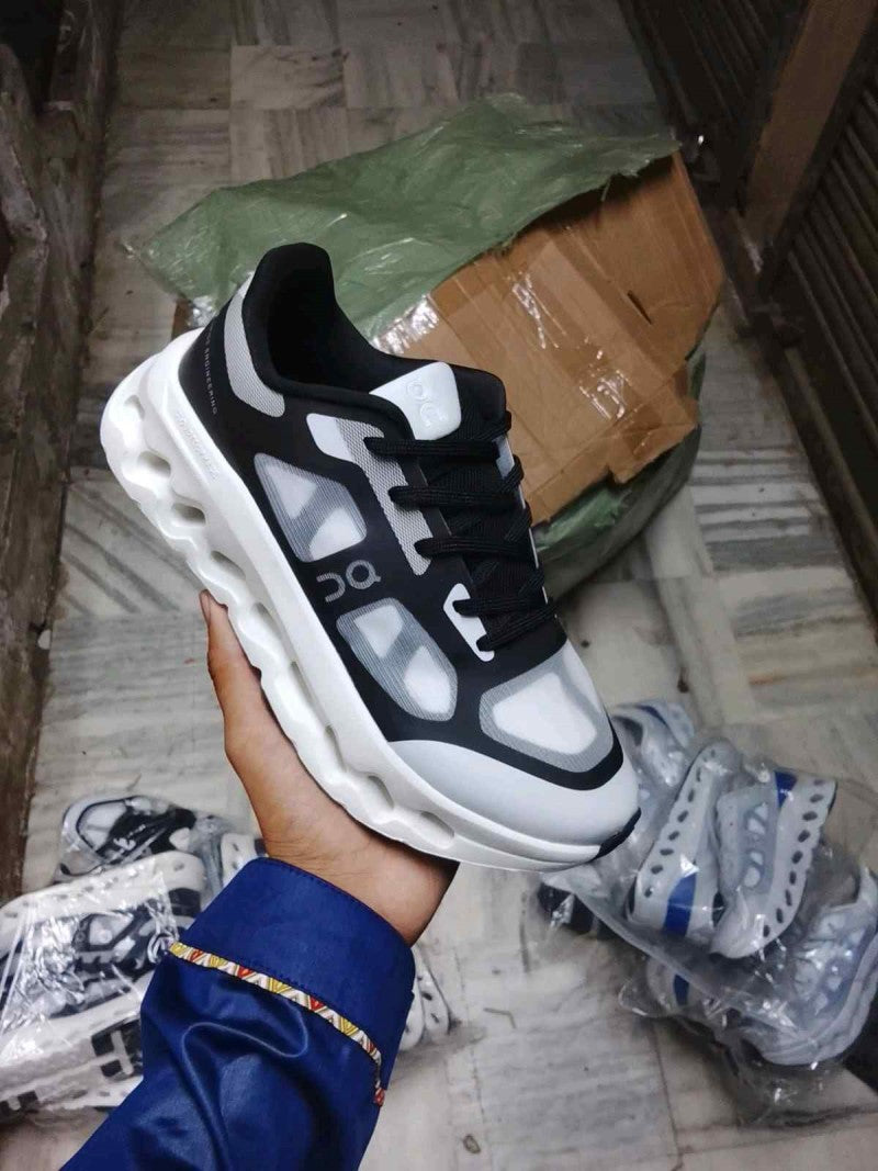 On Cloud tilt Running Remix Black Ivory