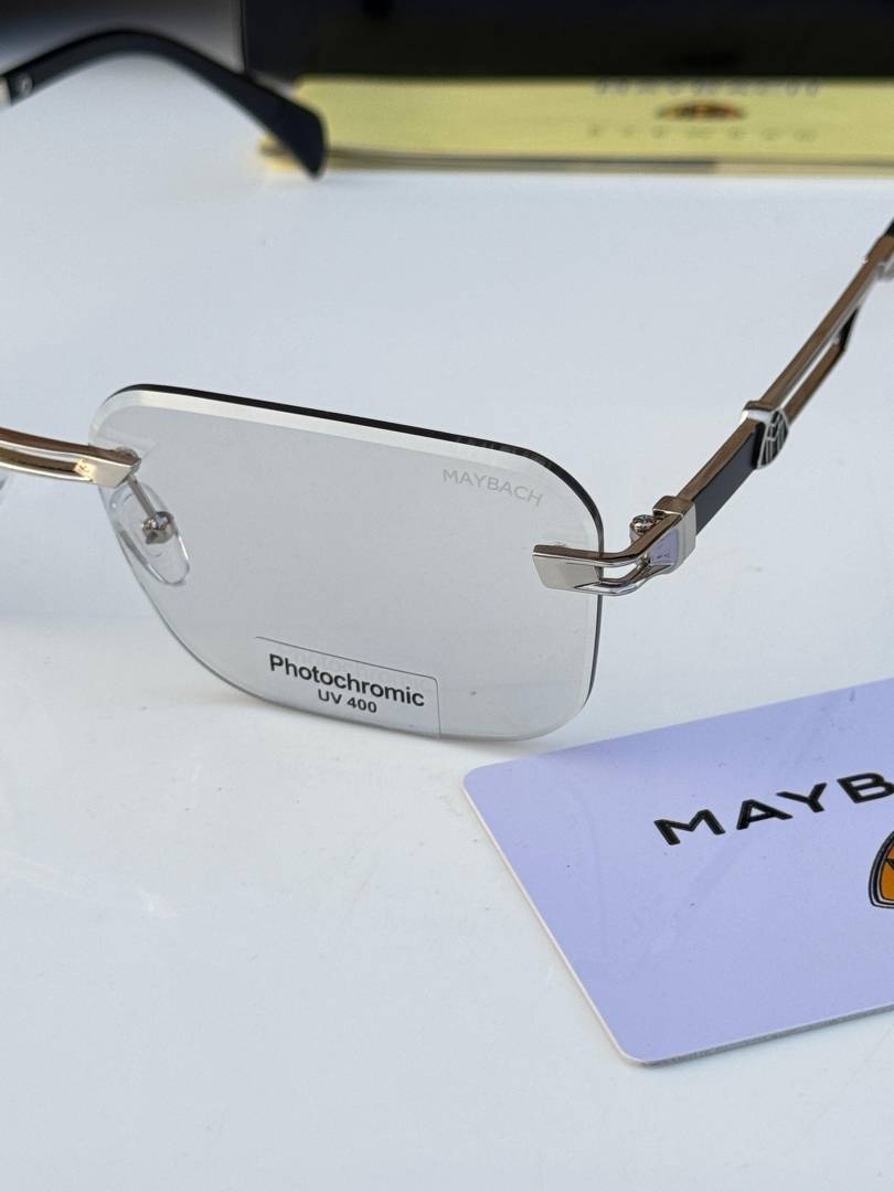 Maybach_1016_silver_daynight