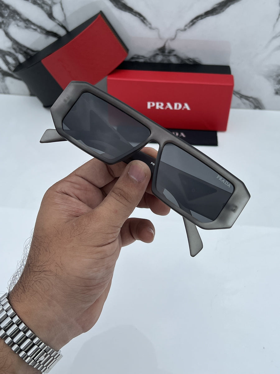 Prada_82_grey_black
