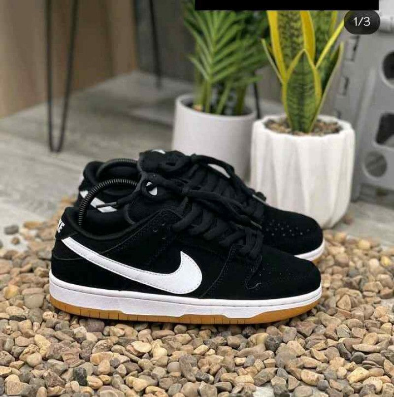 Nike SB Dunk Low Pro Black Gum