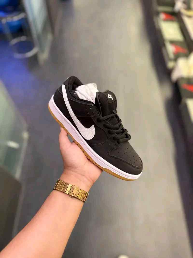 Nike SB Dunk Low Pro Black Gum