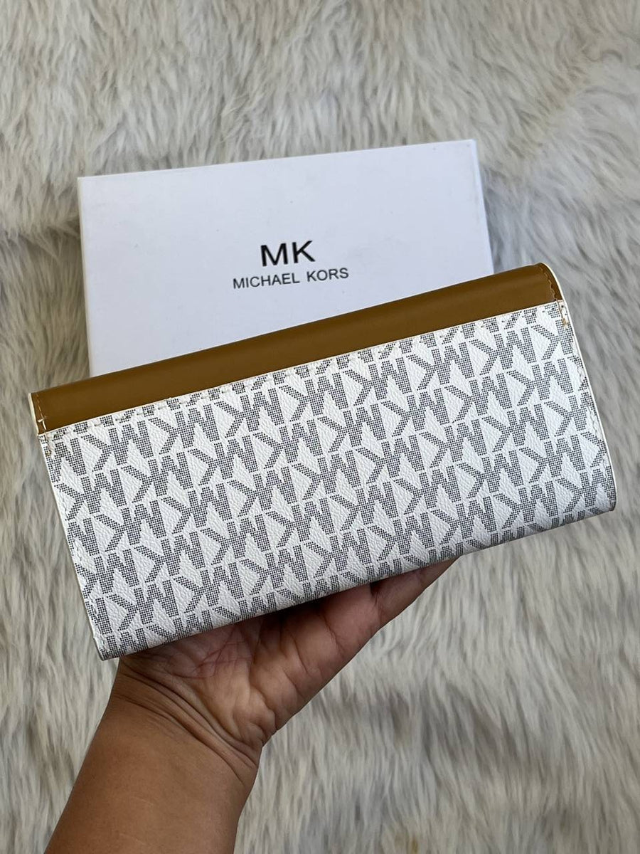Michael Kors_131_White_Long_Flap_Wallet_With_OriginalBox_DustCover