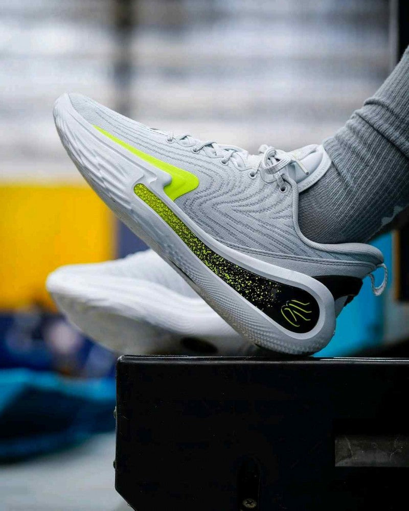Under Armorr_Curry_12 Gravity