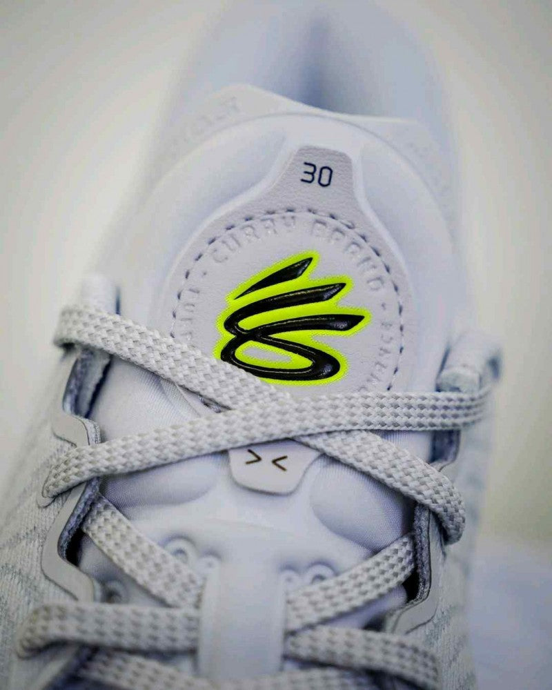Under Armorr_Curry_12 Gravity