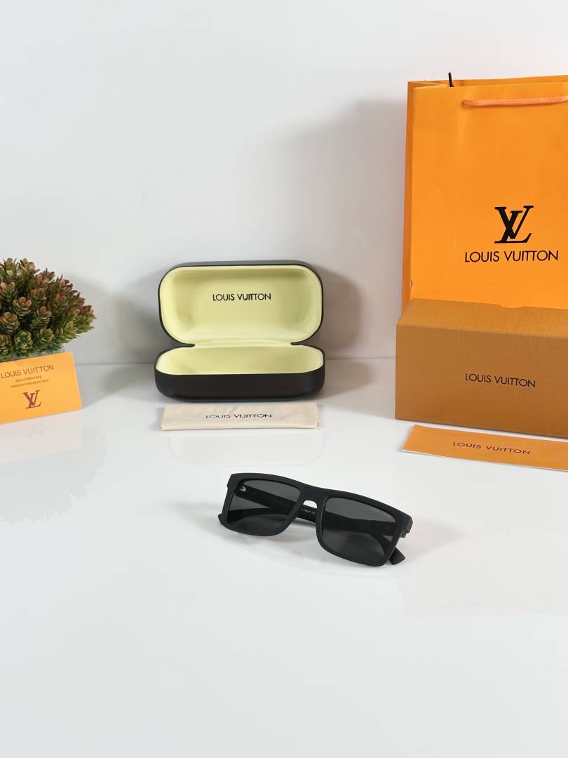 Louis Vuitton_4577_Mate_Black