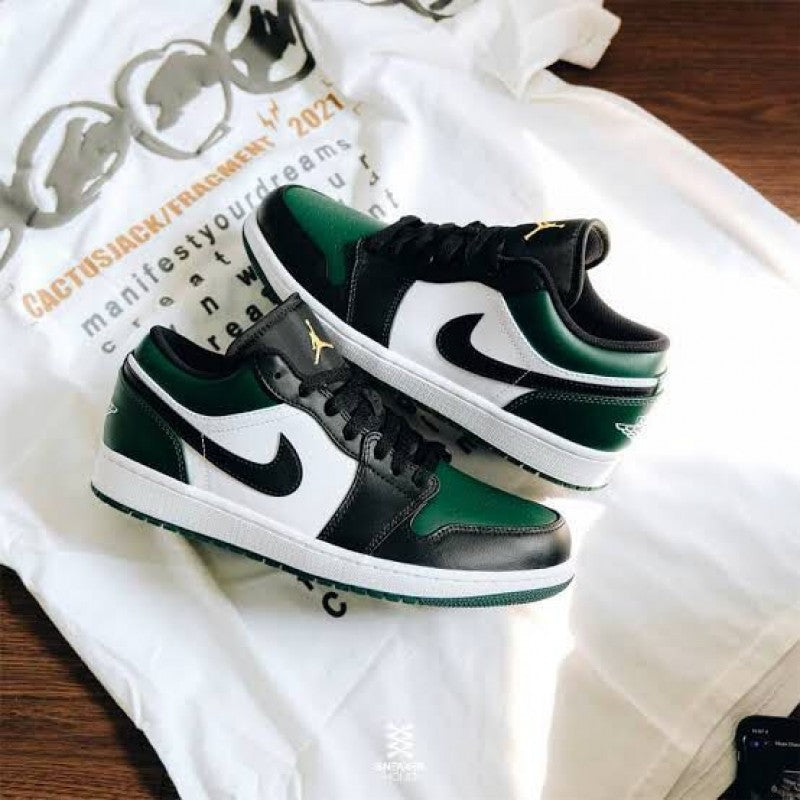Nike air jordan retro 1 low green toe...